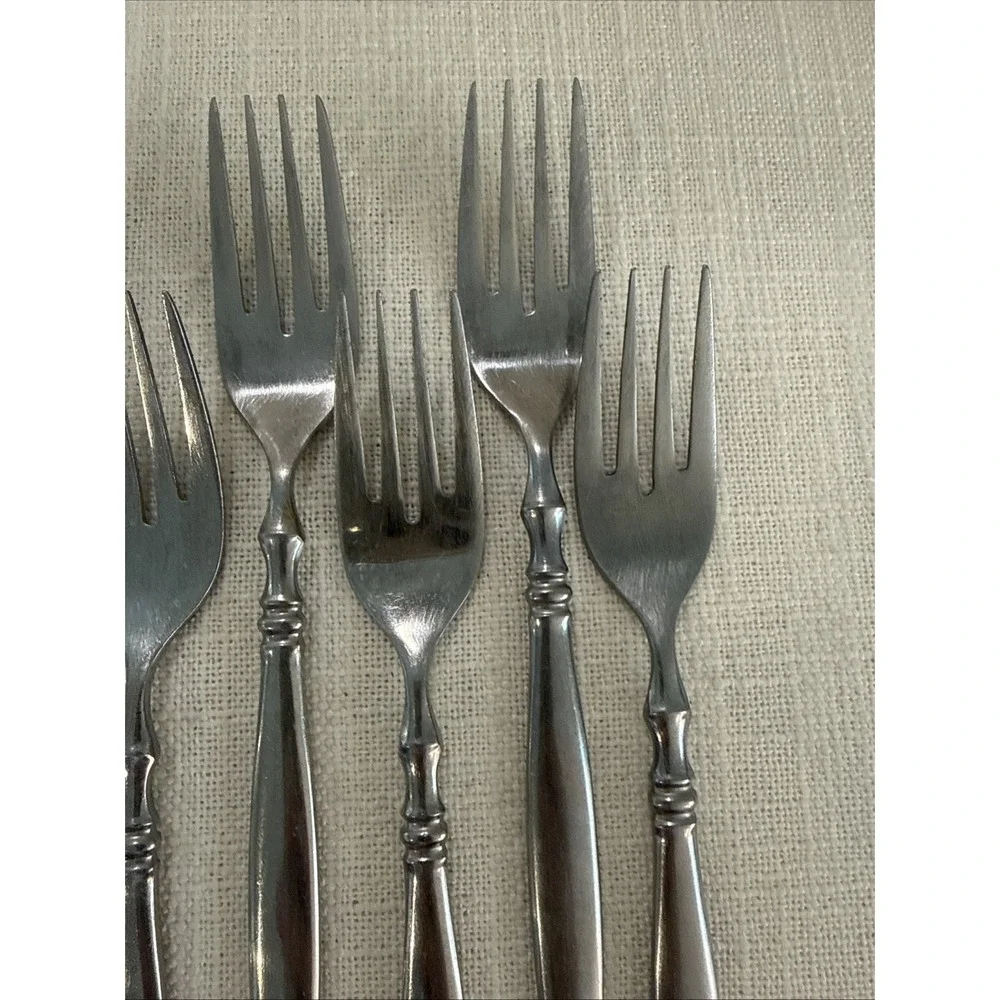 Reed &‎ Barton PERTH Stainless Flatware 7 Salad Forks 6 5/8